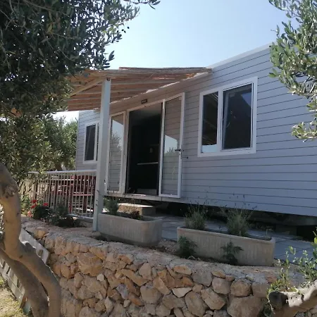 Camp Kopito * חוואר